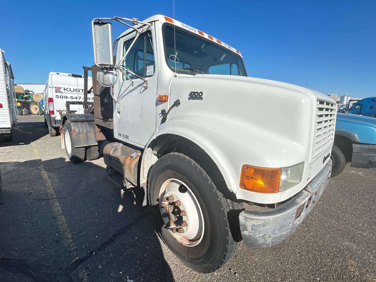 Lot #3273768406 2001 INTERNATIONAL 4000 4700