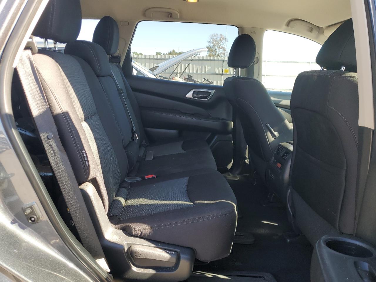 NISSAN PATHFINDER SV