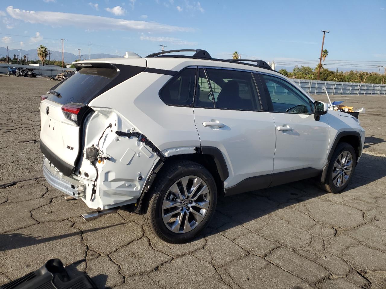 TOYOTA RAV4 XLE PREMIUM