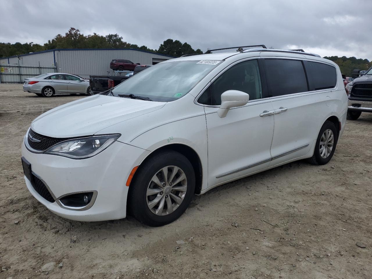  Salvage Chrysler Pacifica