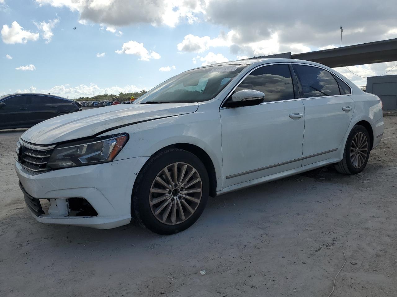 VOLKSWAGEN PASSAT SE