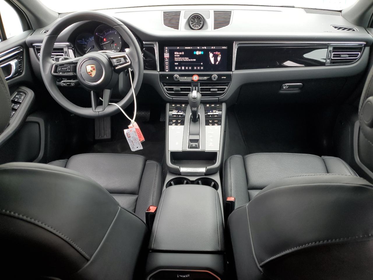 PORSCHE MACAN BASE
