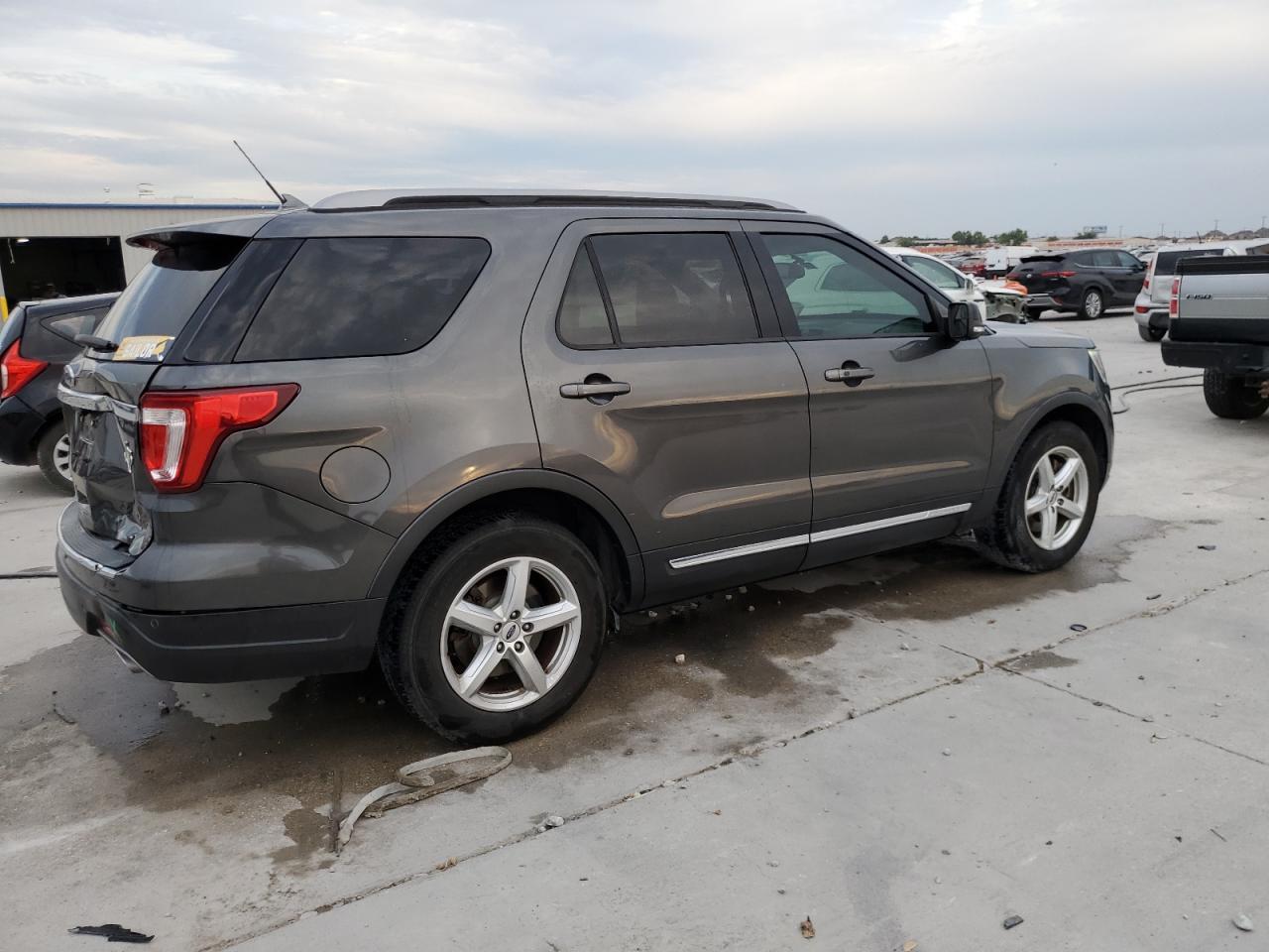 FORD EXPLORER XLT