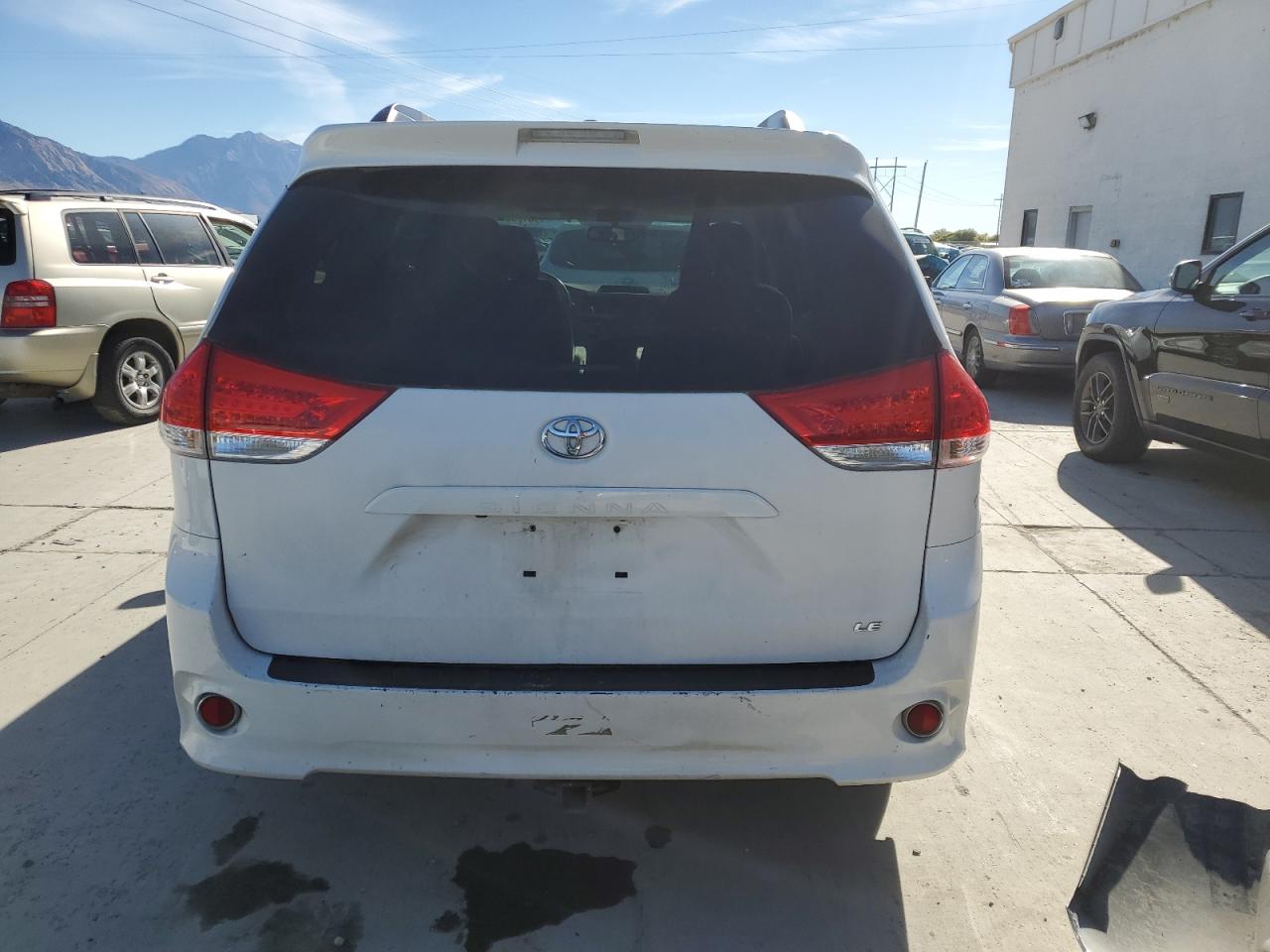 Lot #3286923228 2011 TOYOTA SIENNA LE