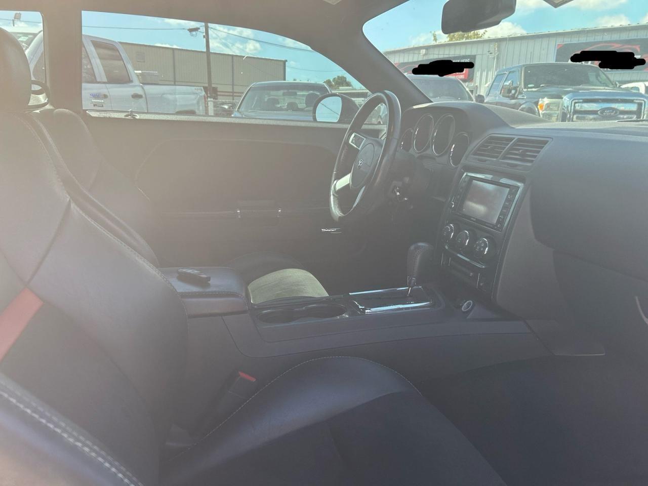 DODGE CHALLENGER SRT-8