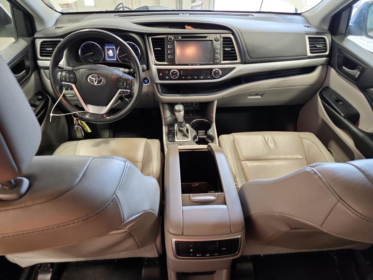 TOYOTA HIGHLANDER SE