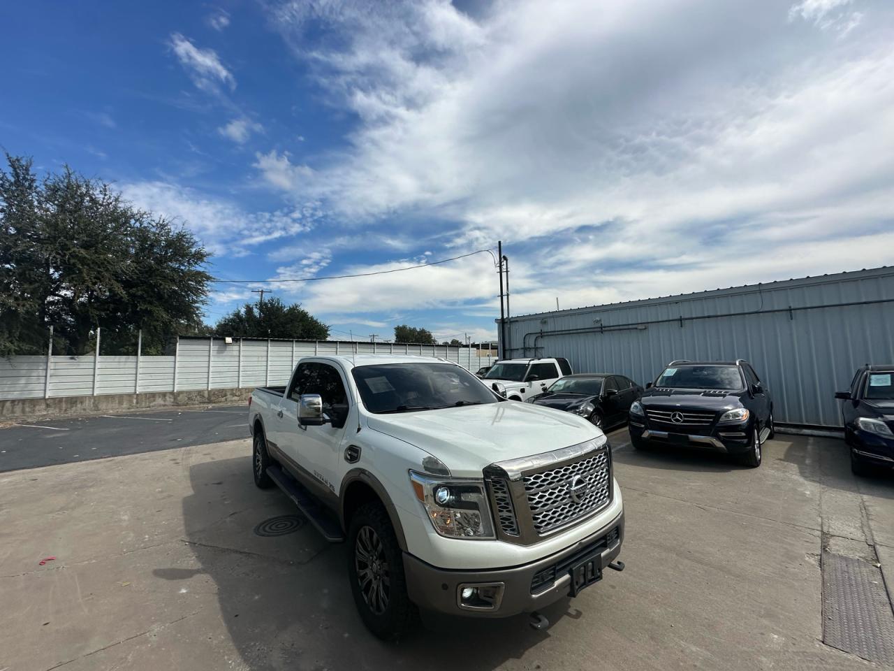NISSAN TITAN SL