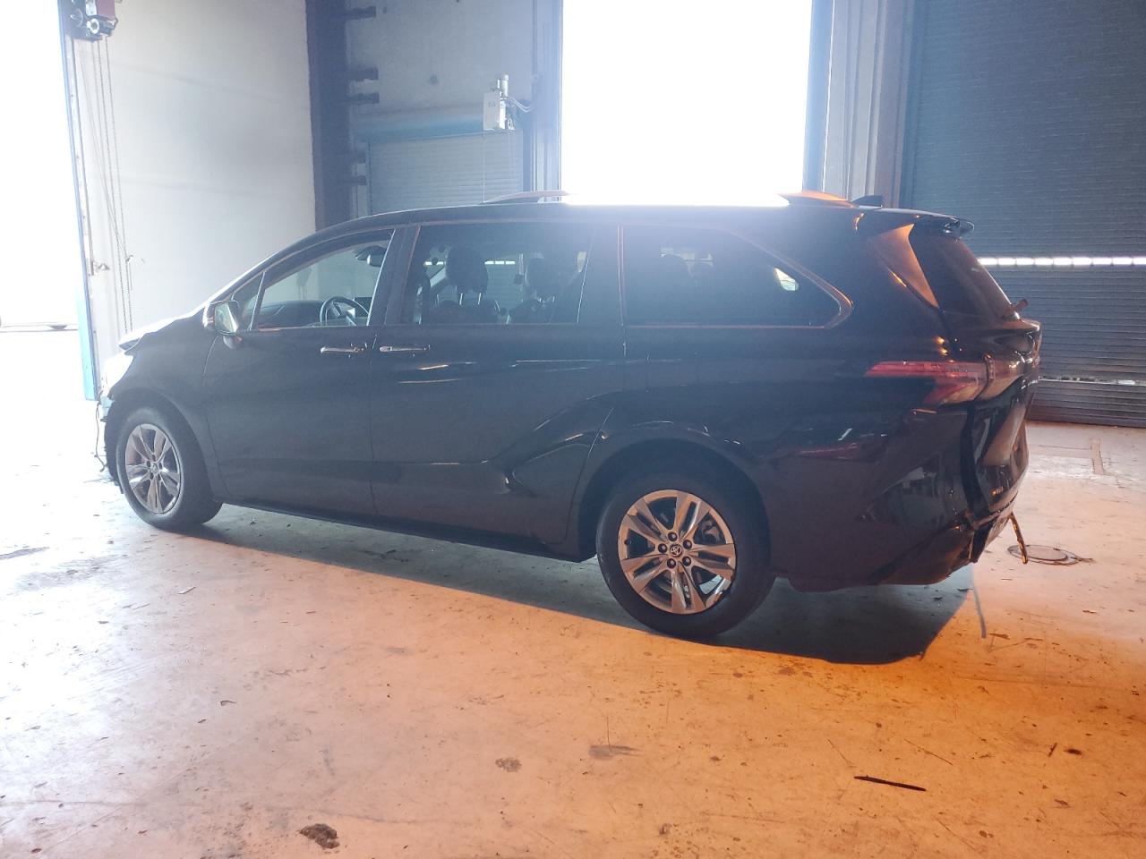 TOYOTA SIENNA LIMITED