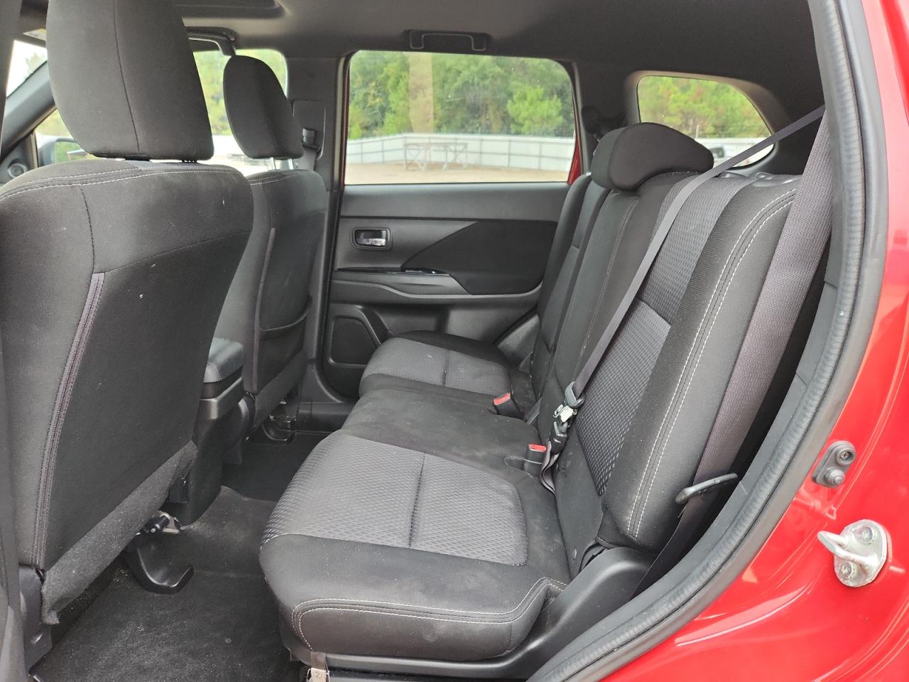 MITSUBISHI OUTLANDER SE