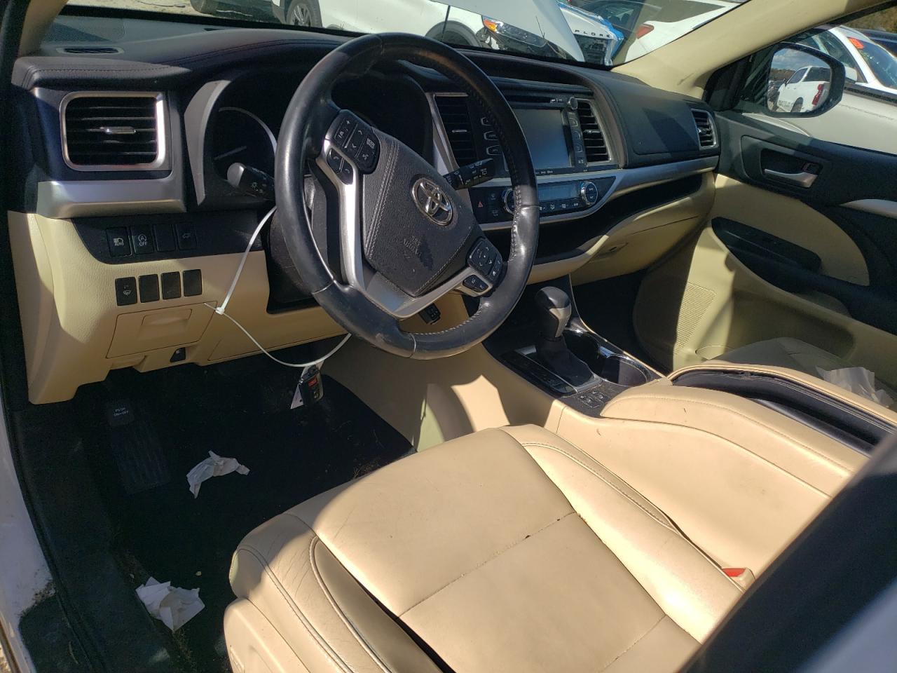 TOYOTA HIGHLANDER SE