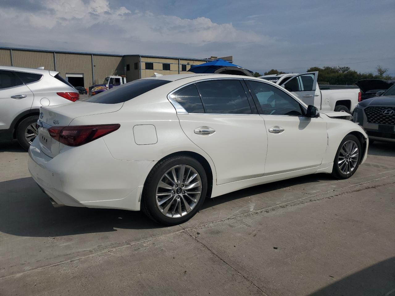 INFINITI Q50 LUXE