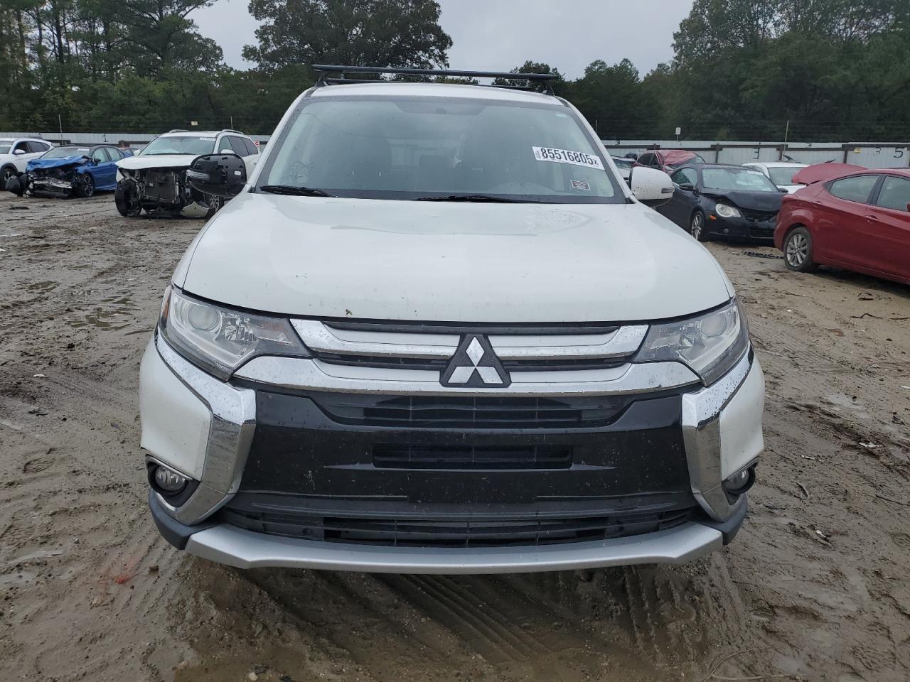 MITSUBISHI OUTLANDER SE