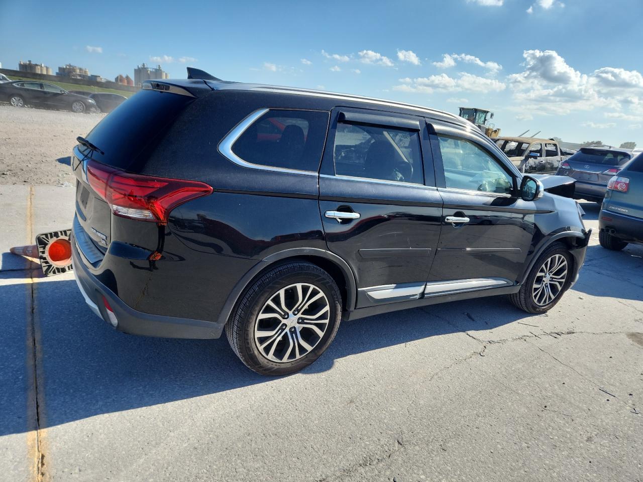 MITSUBISHI OUTLANDER SE