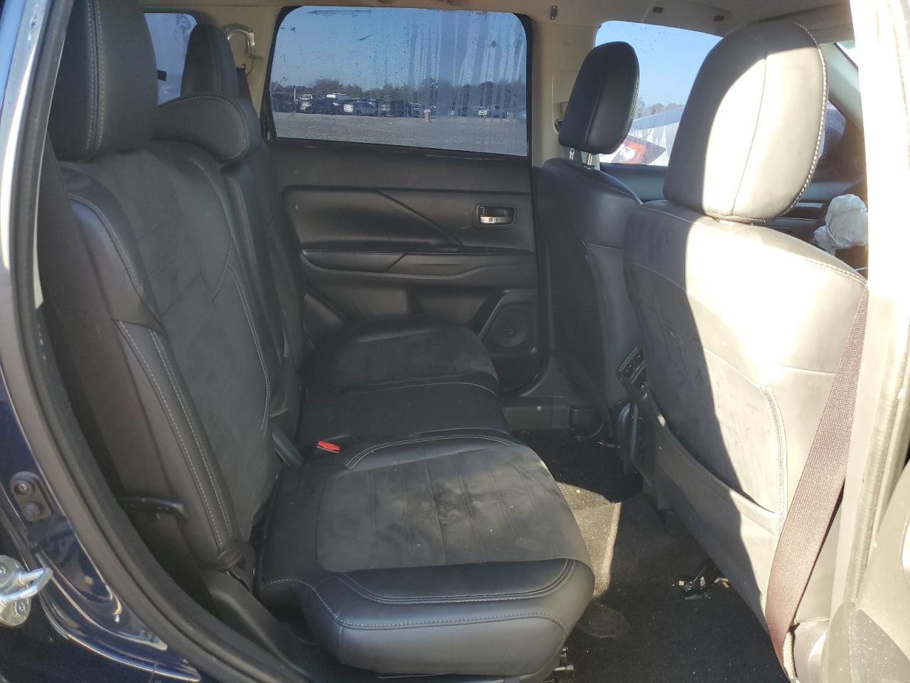 MITSUBISHI OUTLANDER SE