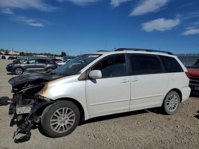 2010 TOYOTA SIENNA XLE - 5TDYK4CC2AS295580