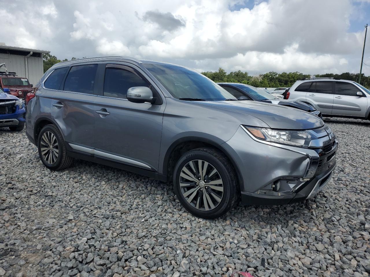 MITSUBISHI OUTLANDER SE