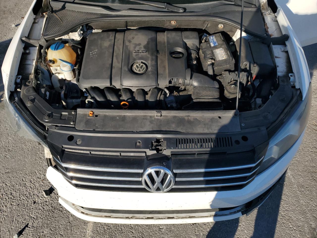 VOLKSWAGEN PASSAT SE
