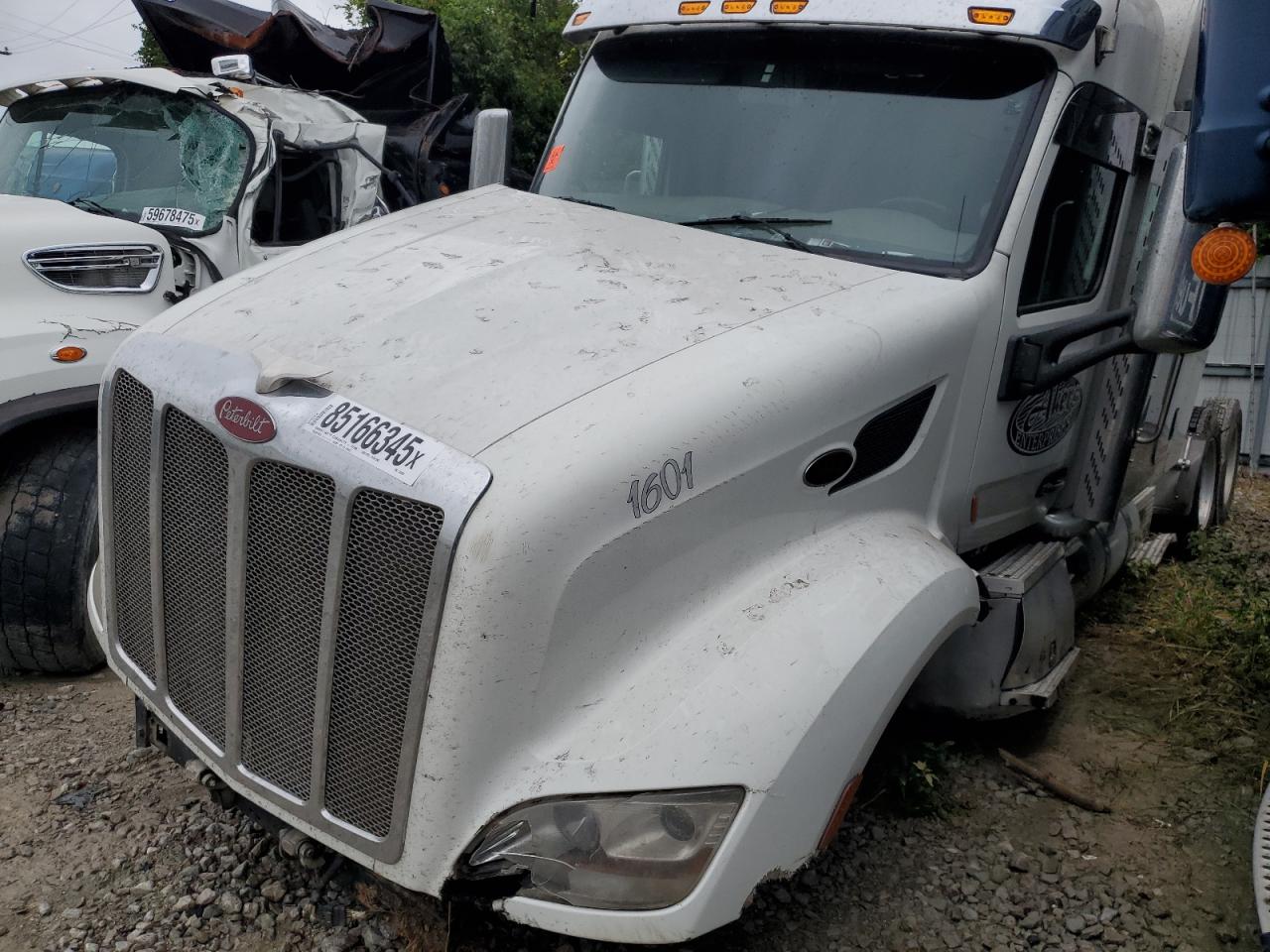 Lot #3271819655 2016 PETERBILT 579