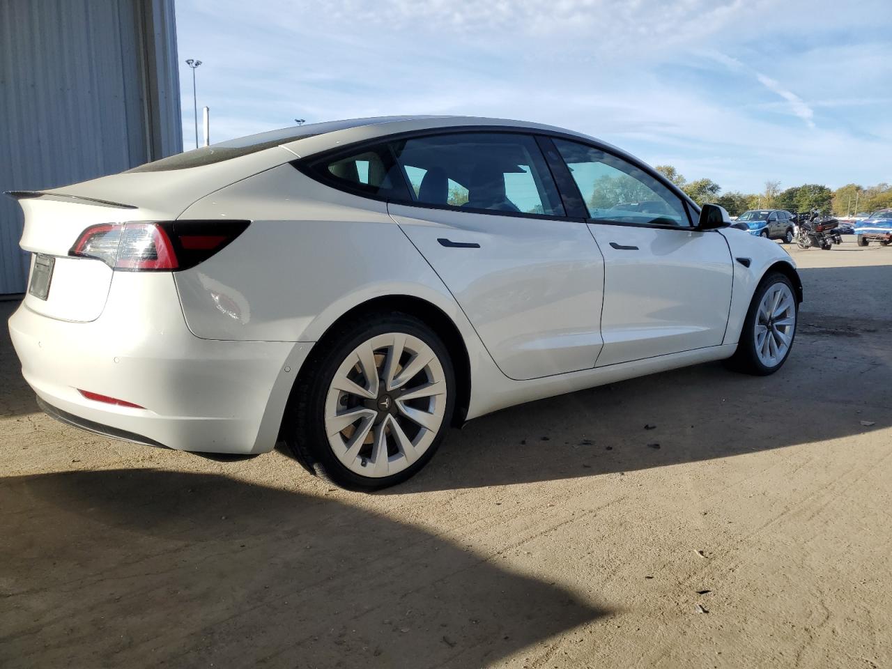 TESLA MODEL 3