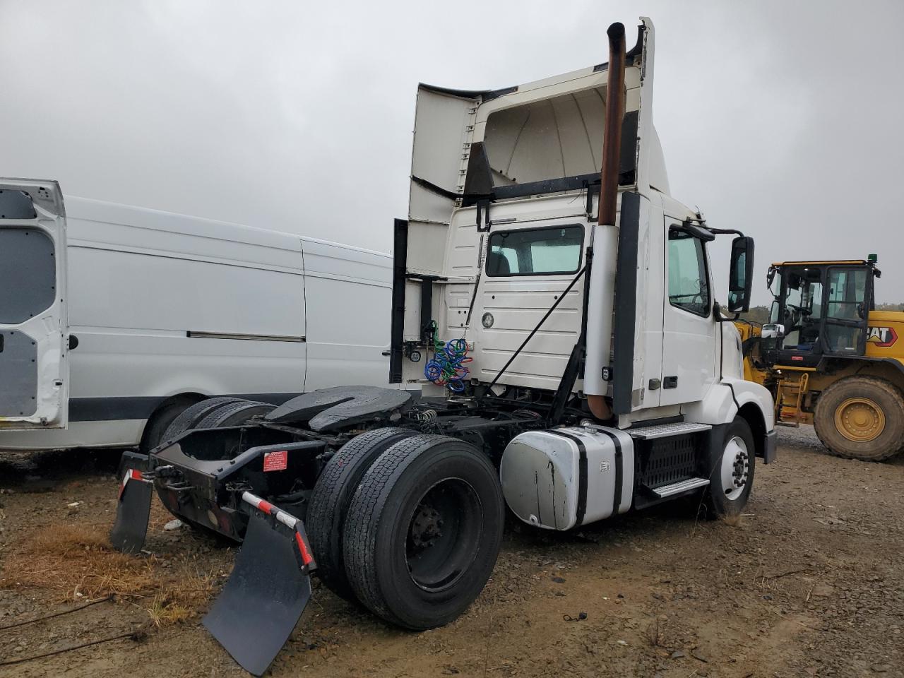 Lot #3279545259 2016 VOLVO VNL