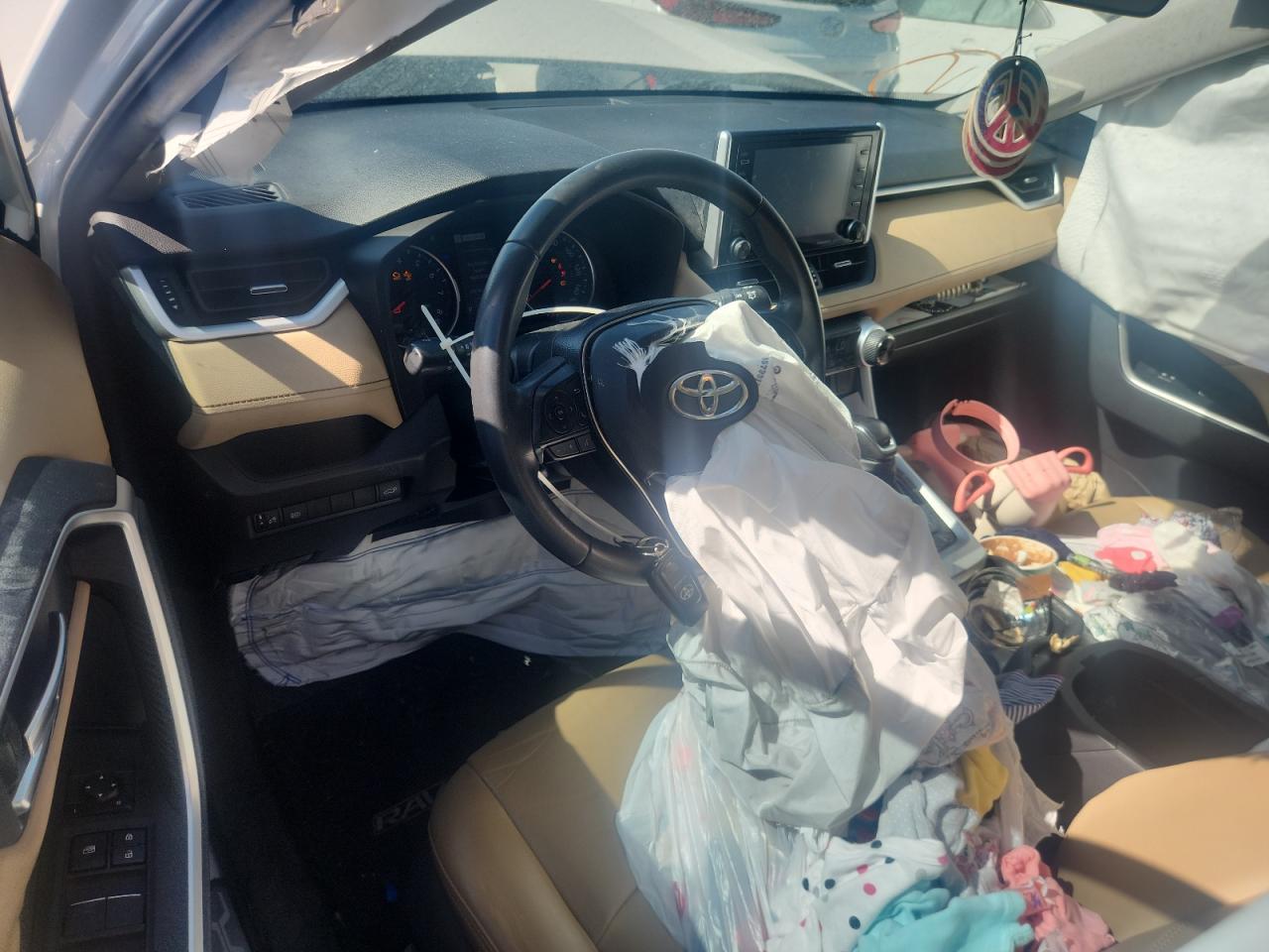 TOYOTA RAV4 XLE PREMIUM