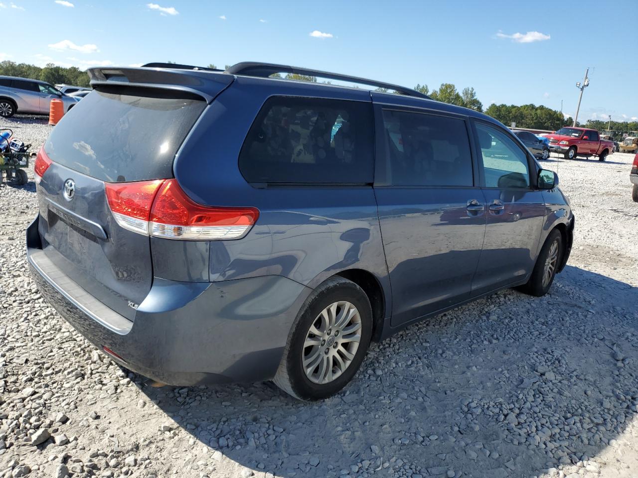 TOYOTA SIENNA XLE