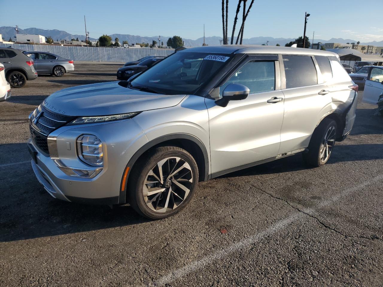 MITSUBISHI OUTLANDER SE