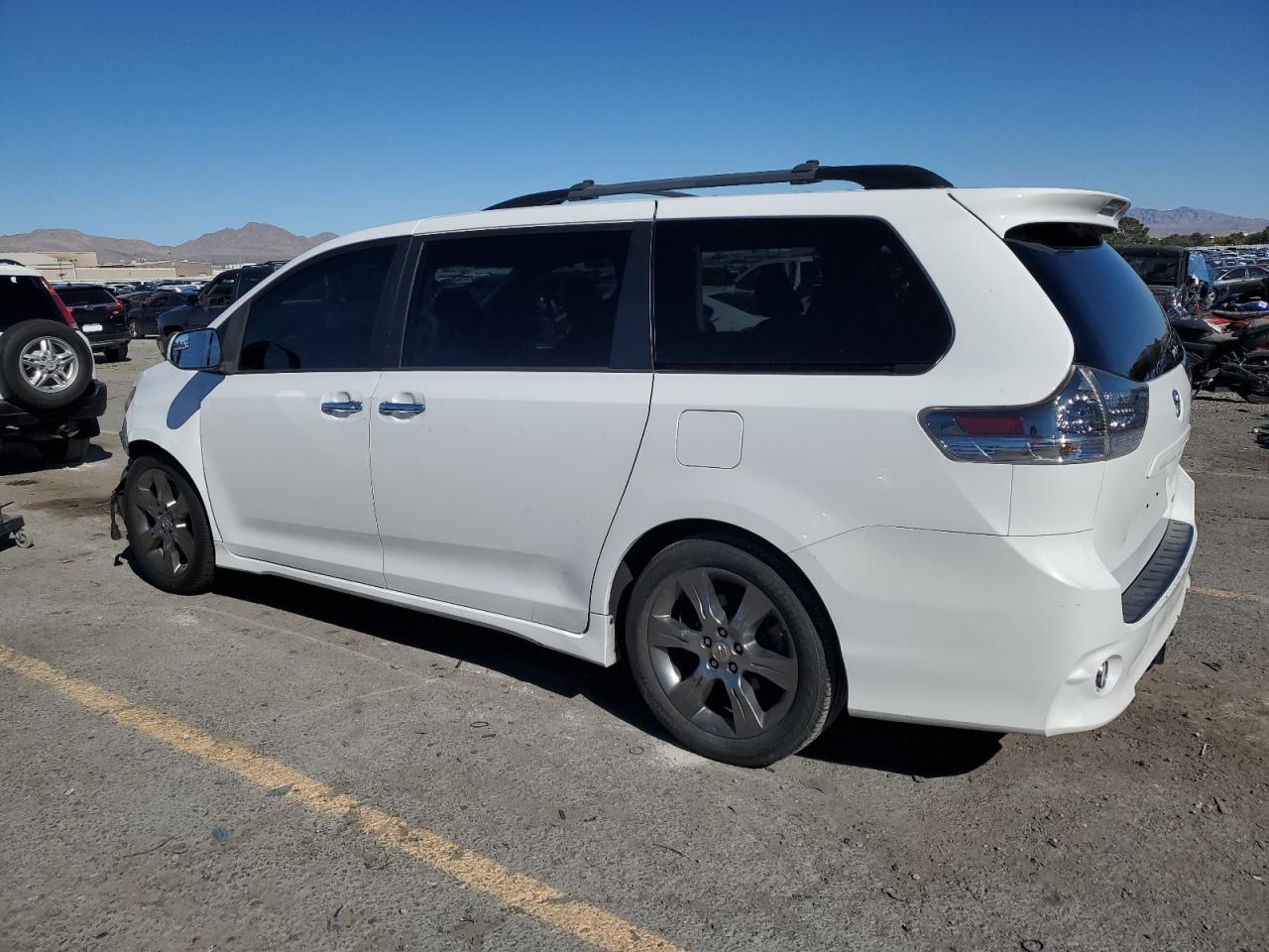 TOYOTA SIENNA SE