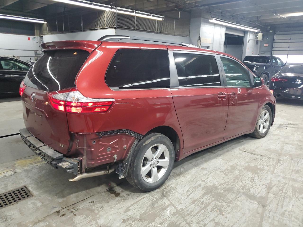 Lot #3291423146 2017 TOYOTA SIENNA LE