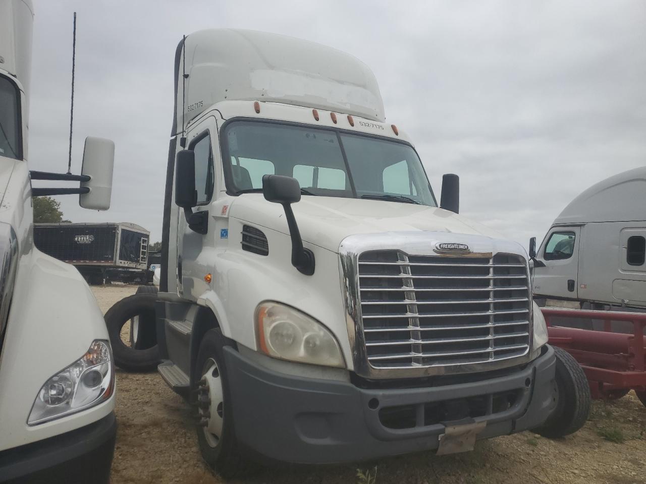 Lot #3266057331 2018 FREIGHTLINER CASCADIA 1
