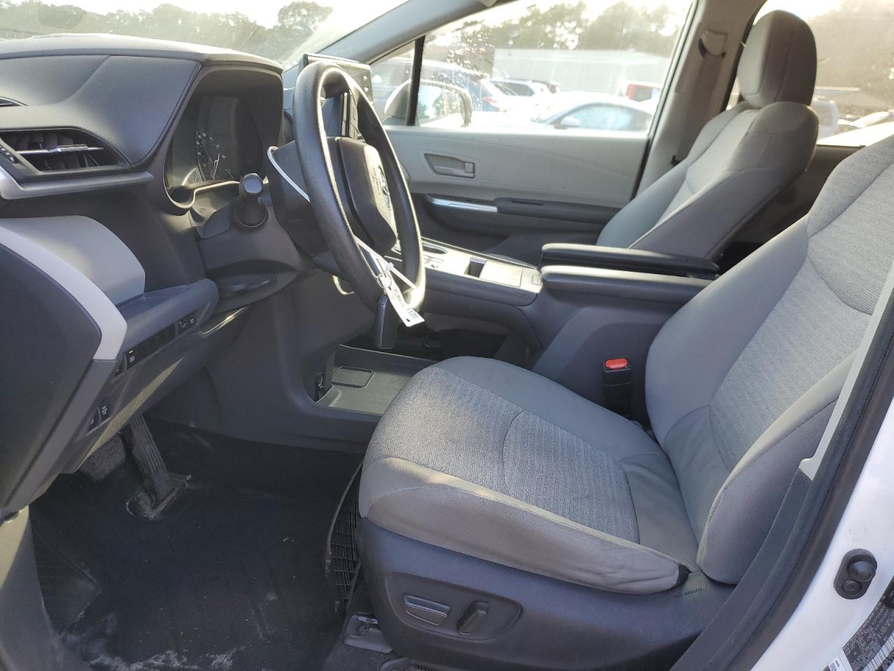 Lot #3301815336 2024 TOYOTA SIENNA LE