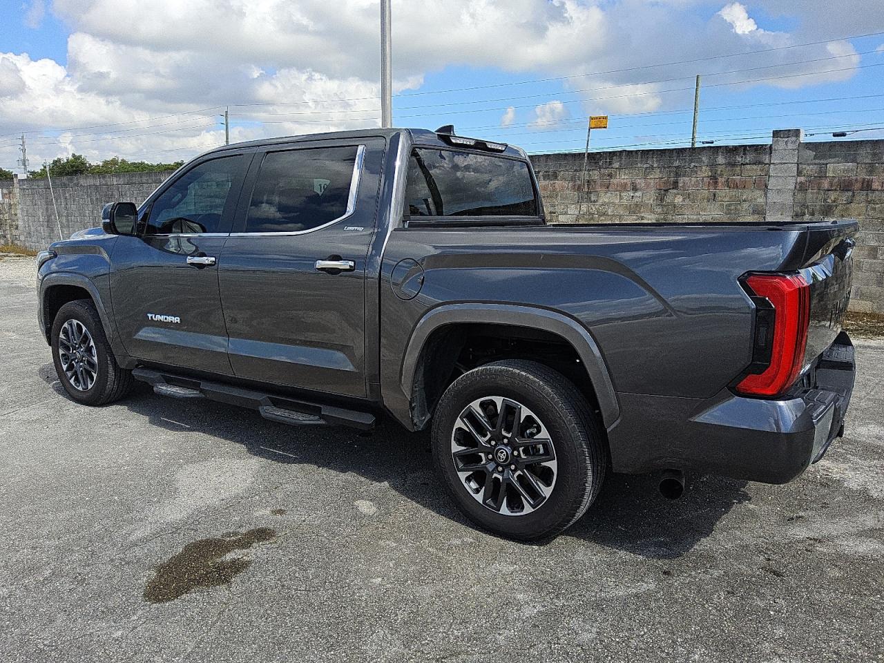 TOYOTA TUNDRA CREWMAX LIMITED