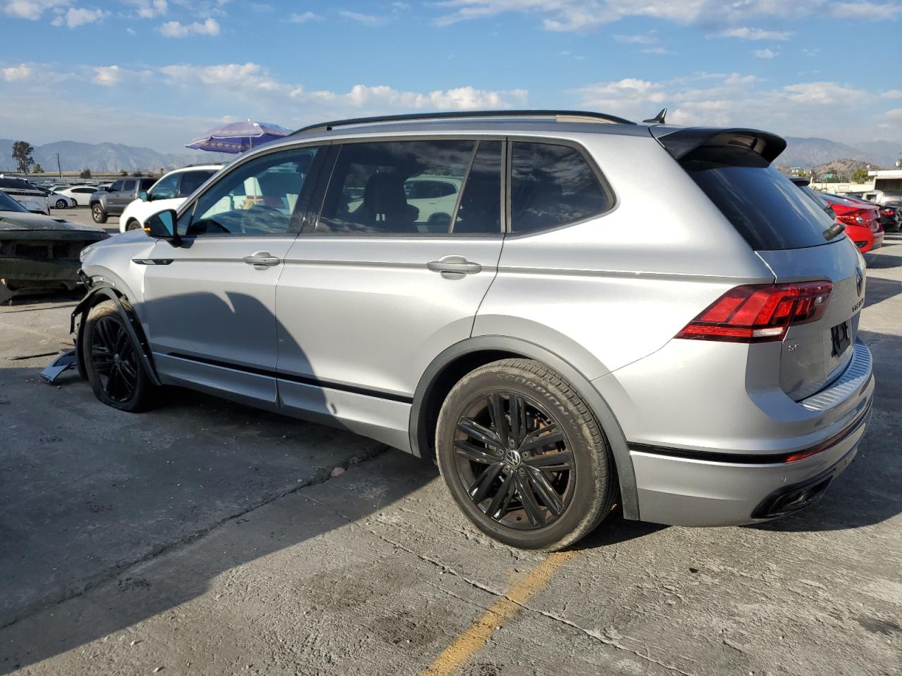 VOLKSWAGEN TIGUAN SE R-LINE BLACK