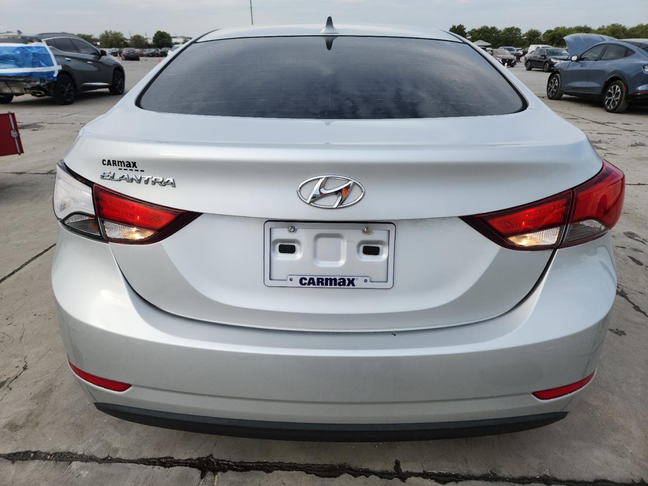 HYUNDAI ELANTRA SE