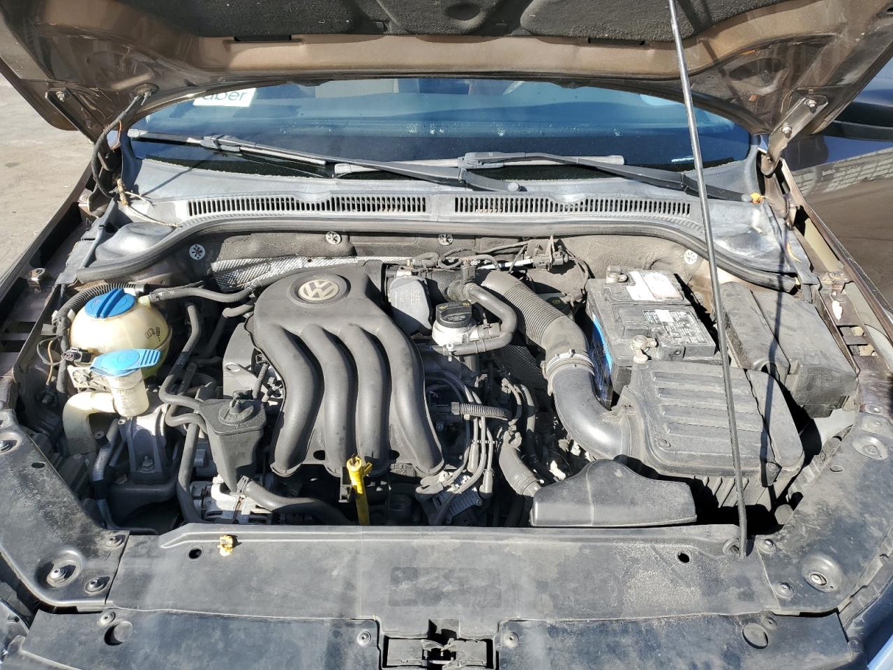 VOLKSWAGEN JETTA BASE