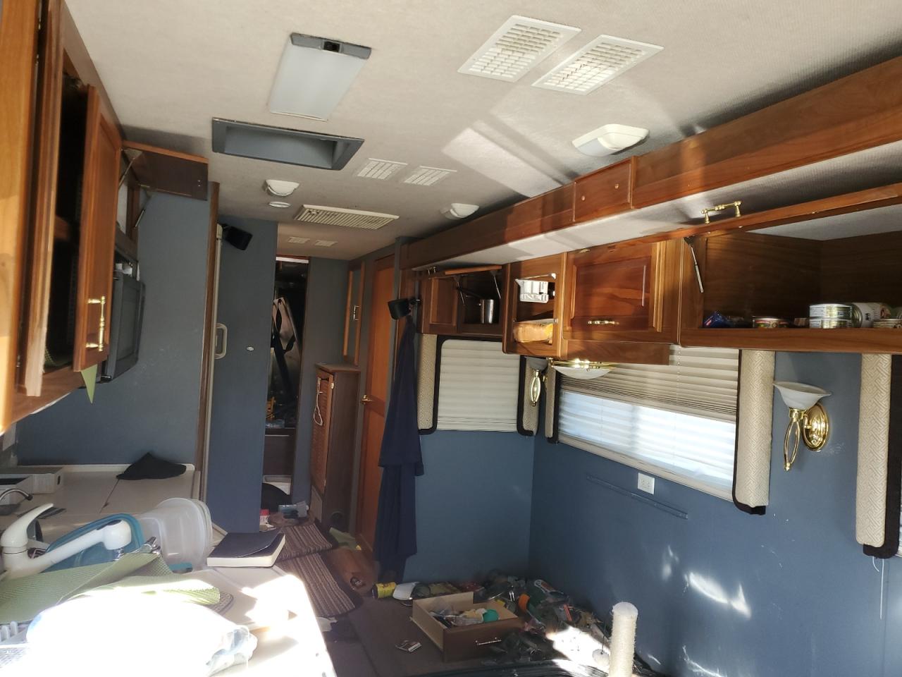 Lot #3287722173 2001 FLEETWOOD DISCOVERY