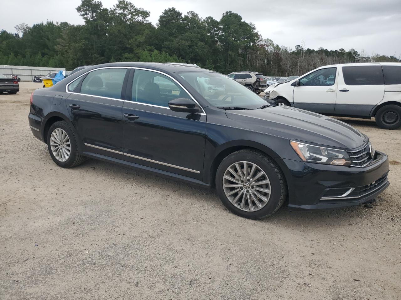 VOLKSWAGEN PASSAT SE