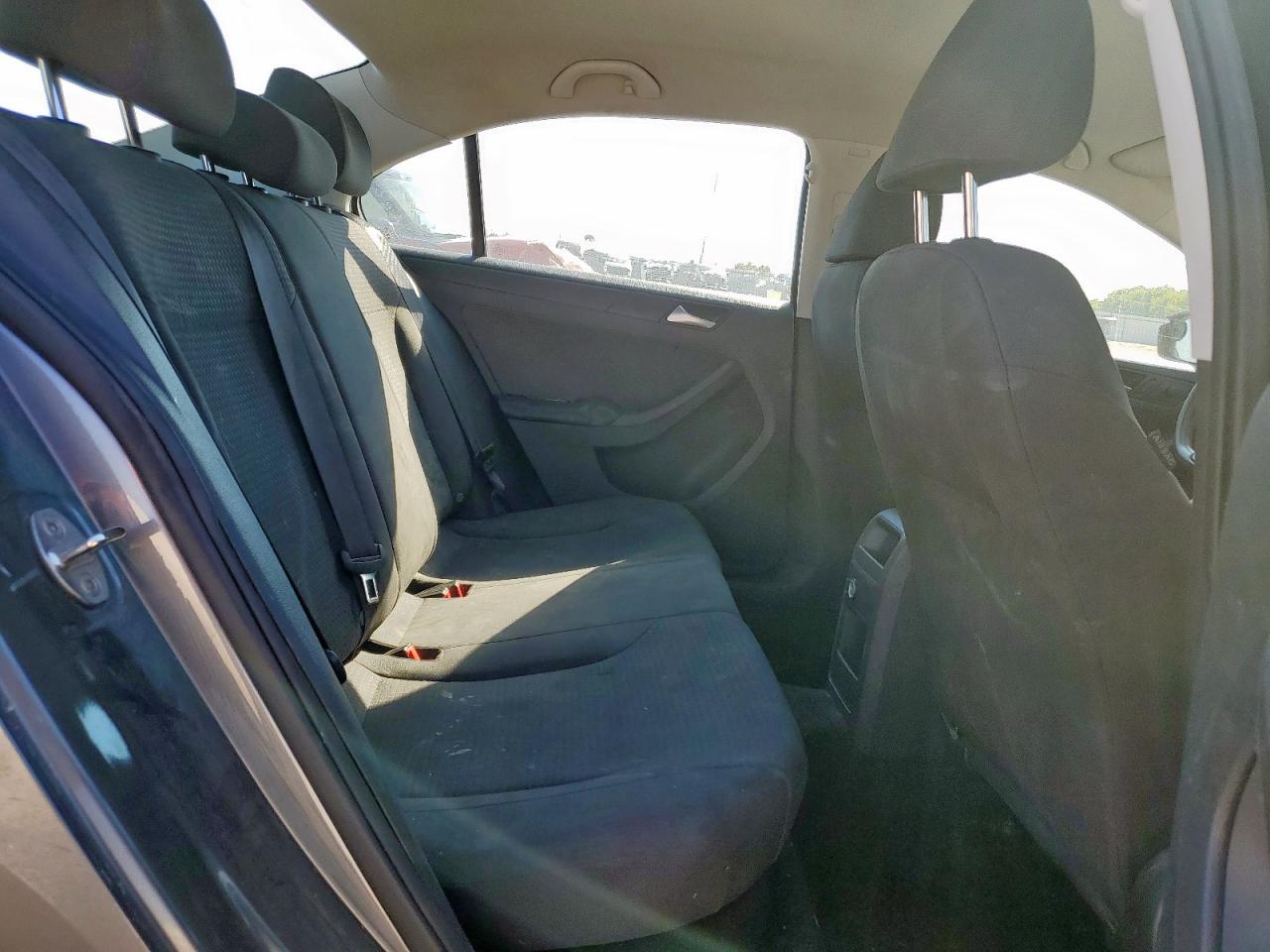 VOLKSWAGEN JETTA BASE