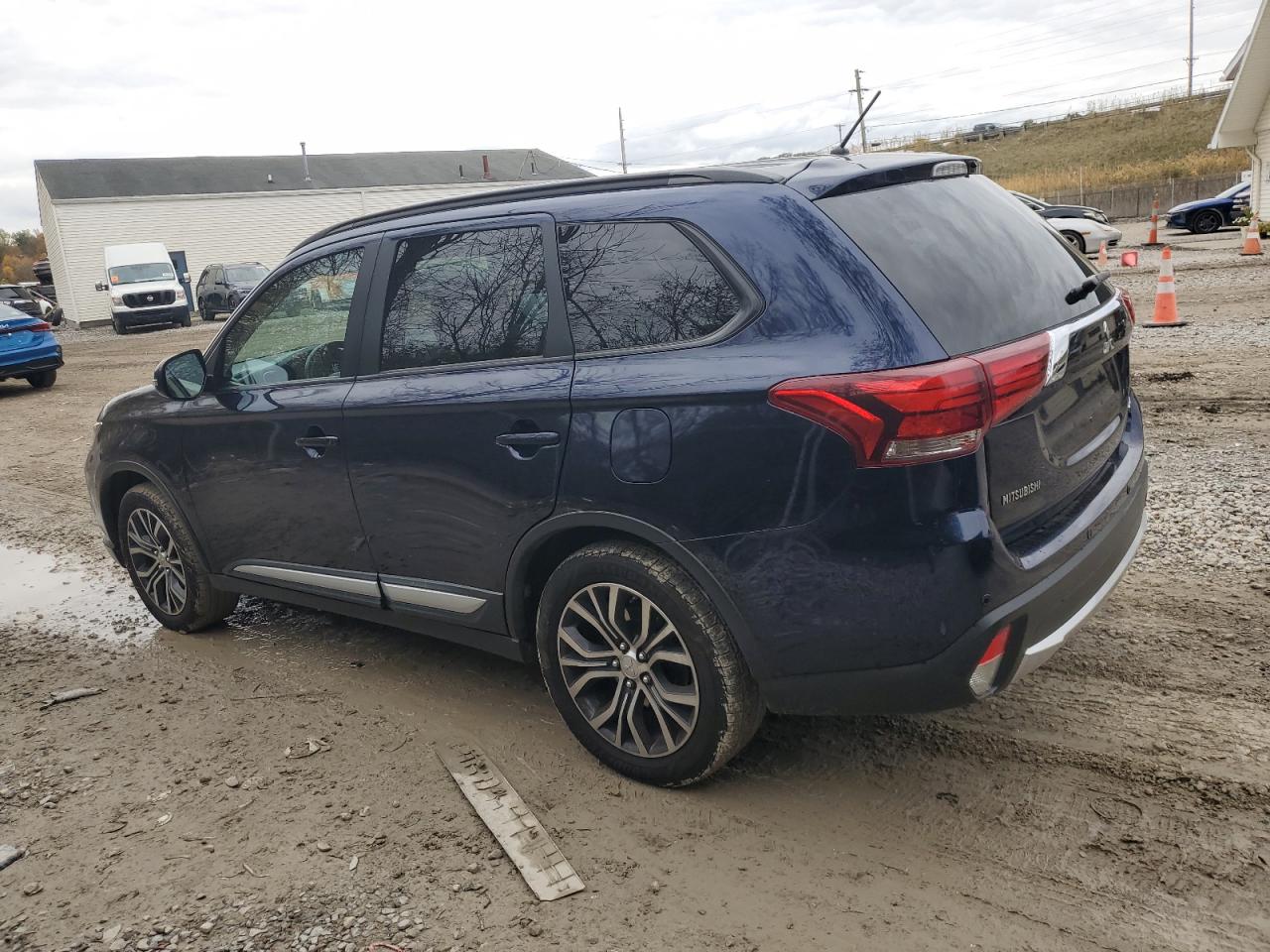 MITSUBISHI OUTLANDER SE
