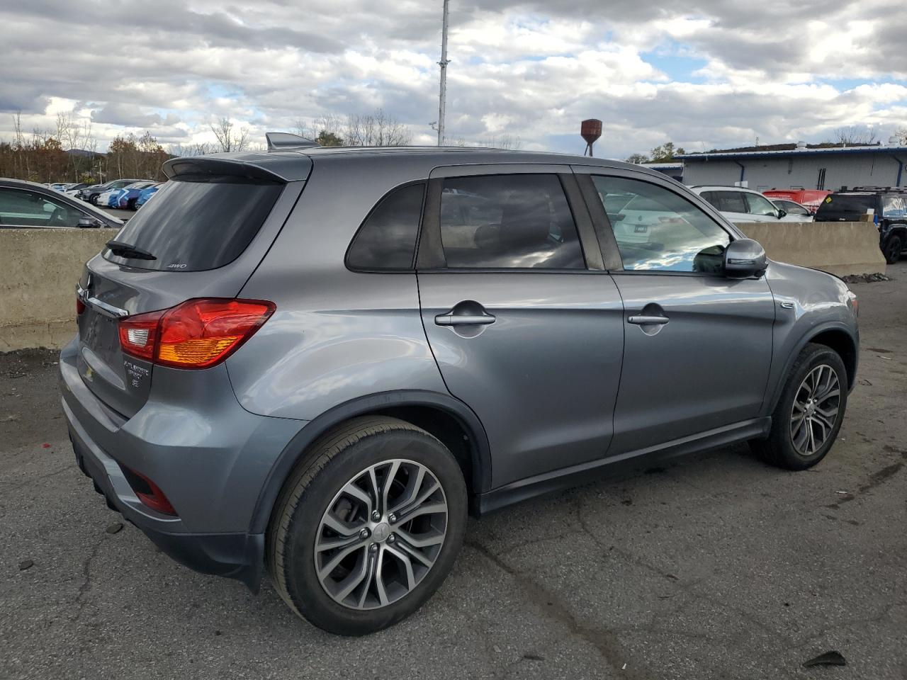 MITSUBISHI OUTLANDER ES