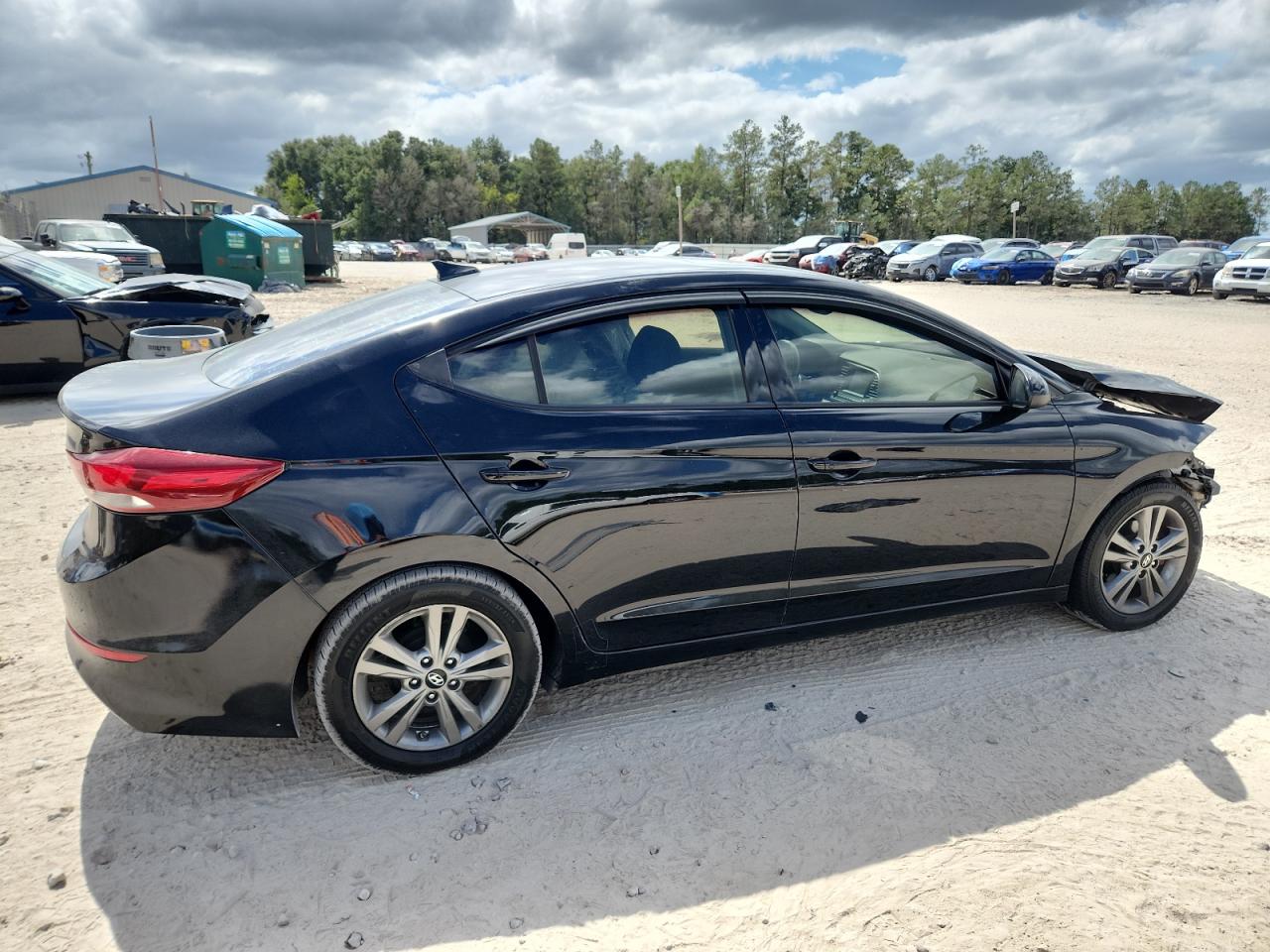HYUNDAI ELANTRA SE