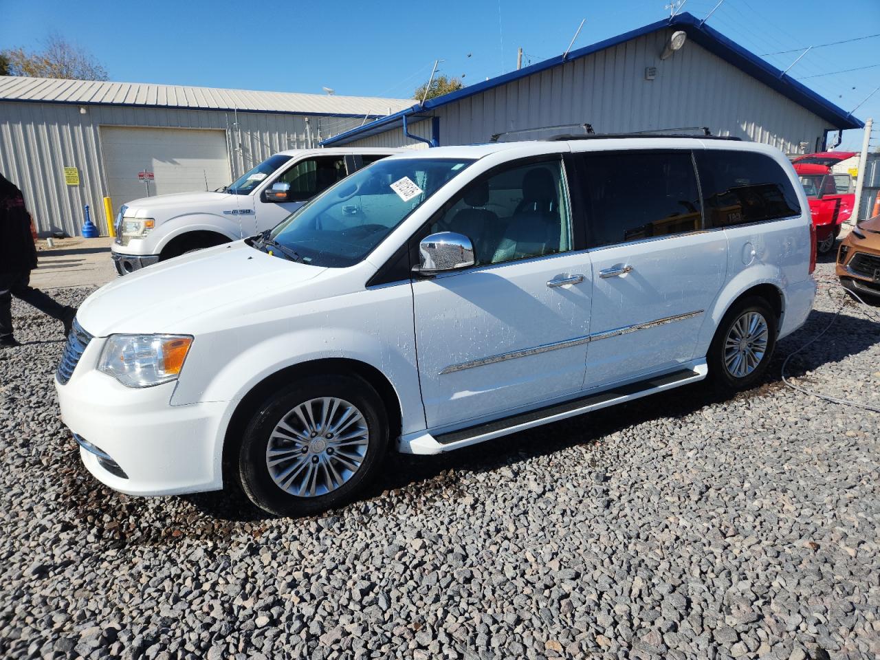 CHRYSLER TOWN & COUNTRY TOURING L