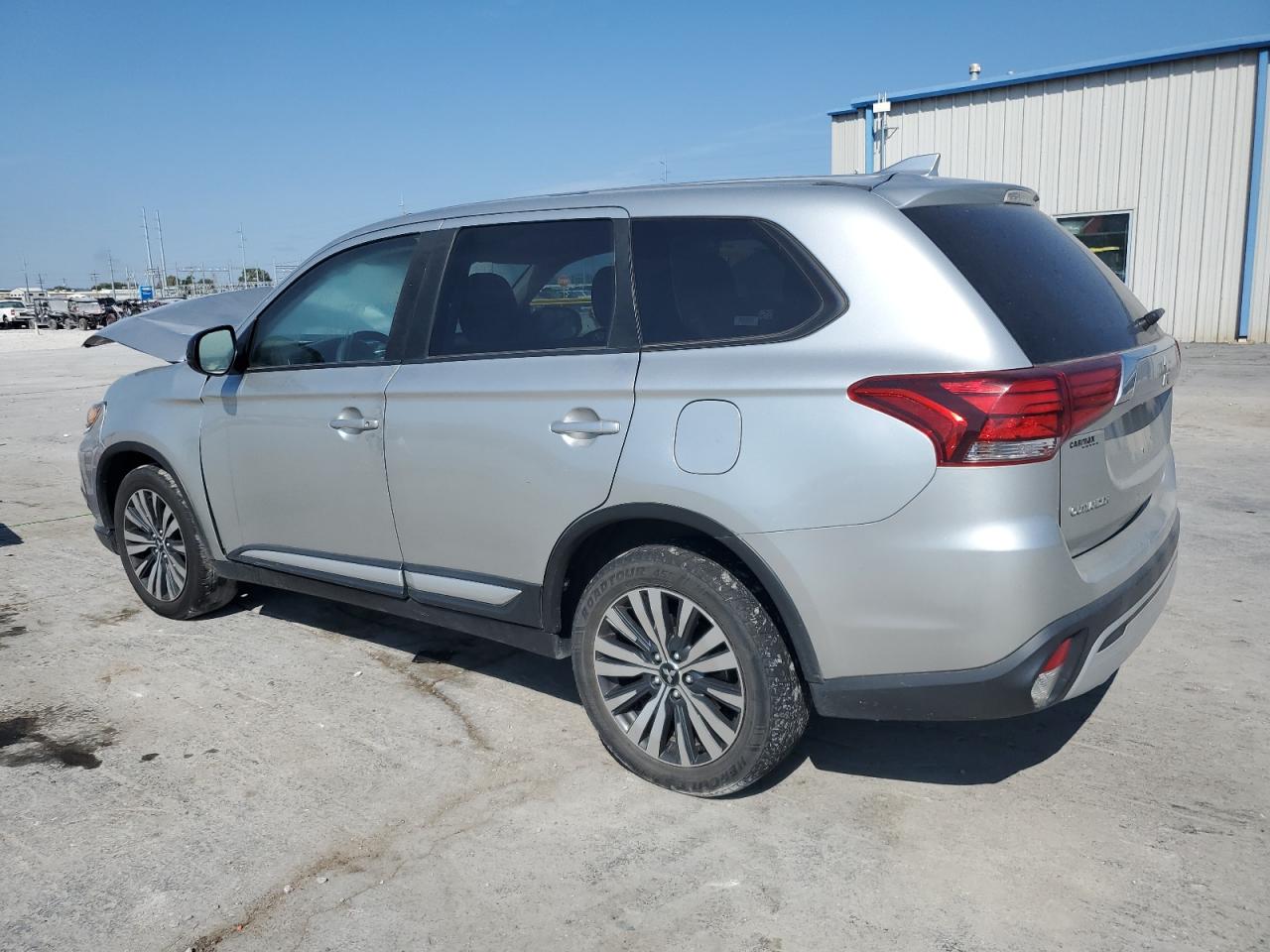 MITSUBISHI OUTLANDER SE