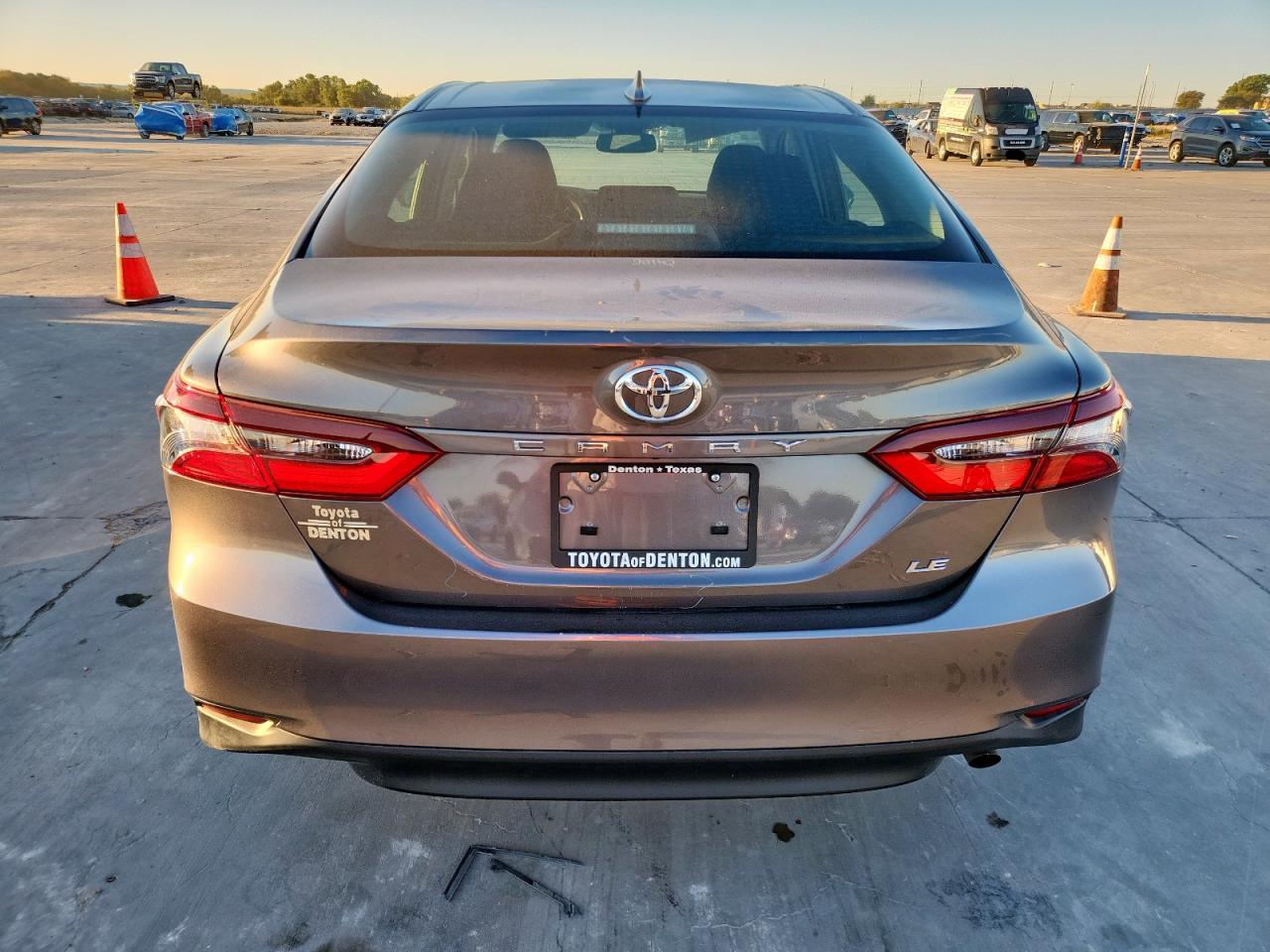 TOYOTA CAMRY LE