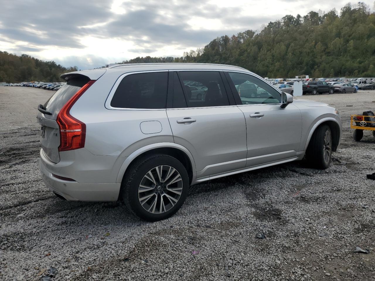 VOLVO XC90 T5 MOMENTUM