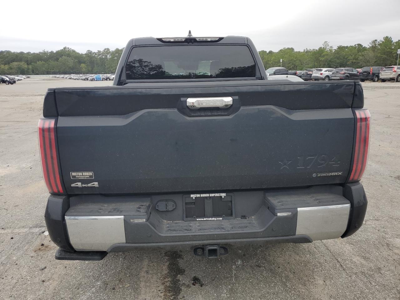 TOYOTA TUNDRA CREWMAX PLATINUM