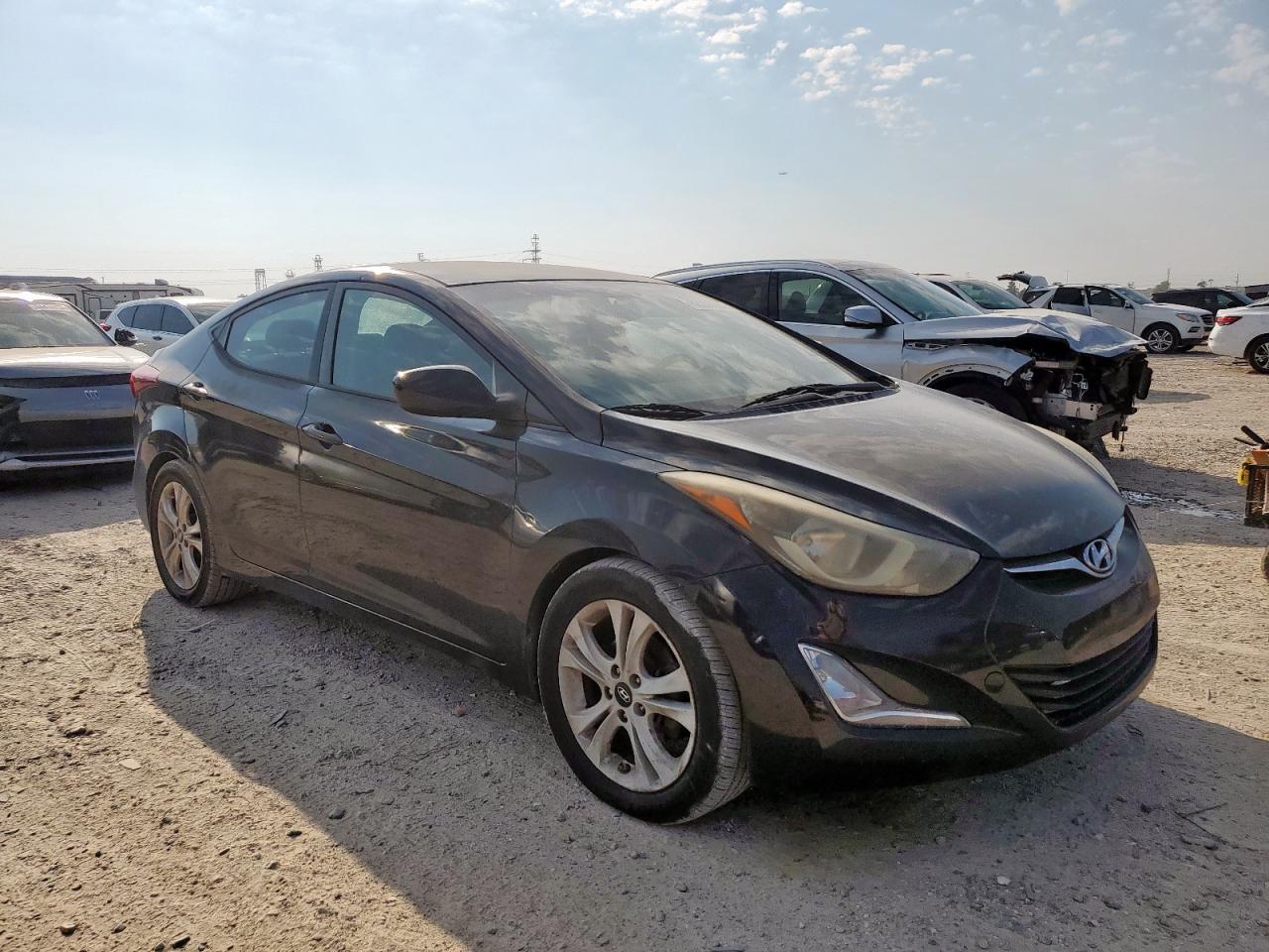 HYUNDAI ELANTRA SE