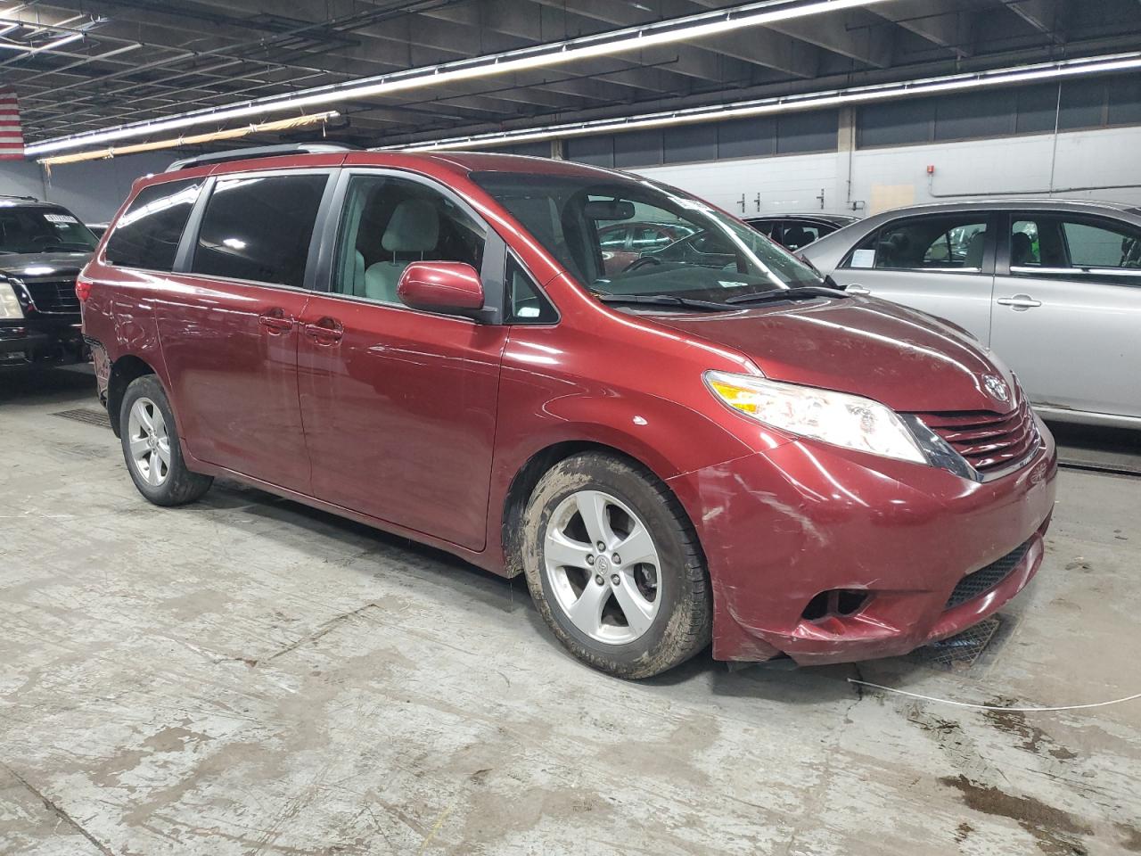 Lot #3291423146 2017 TOYOTA SIENNA LE