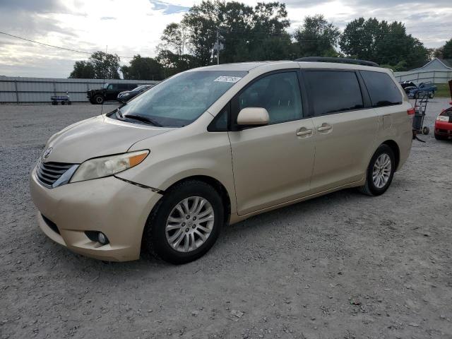 TOYOTA SIENNA XLE