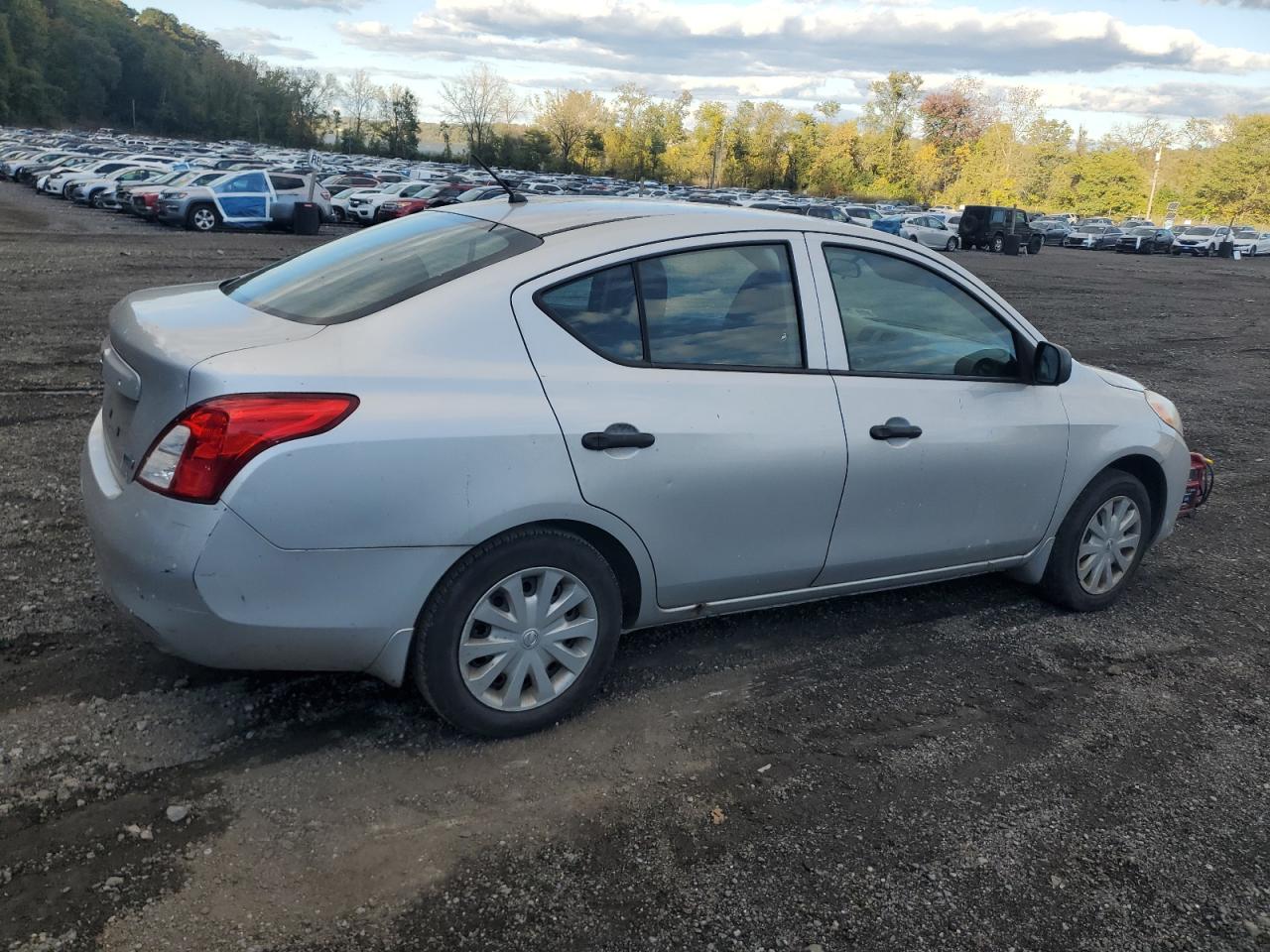 NISSAN VERSA S
